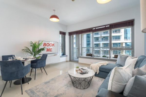 Magnificent 1 BR in Downtown